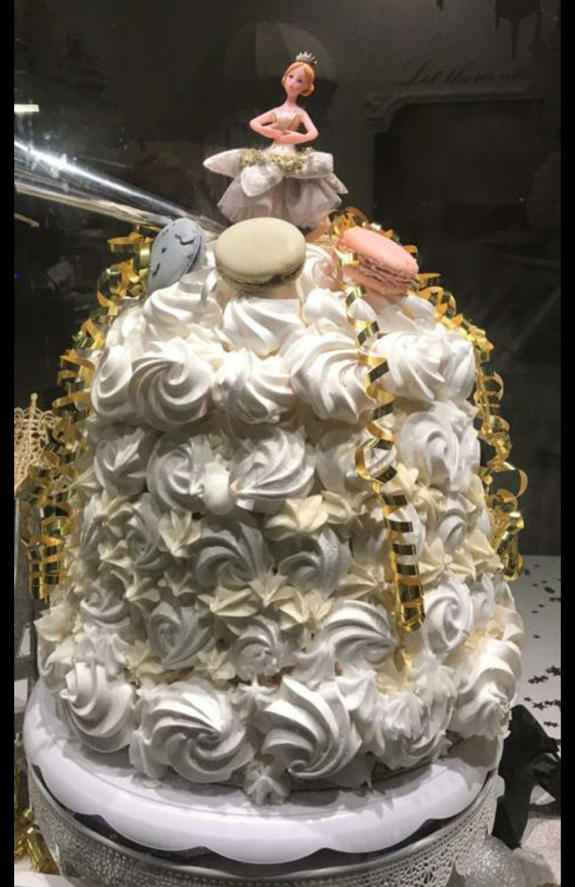 Anna Pavlova Cake w/ 12 Macarons